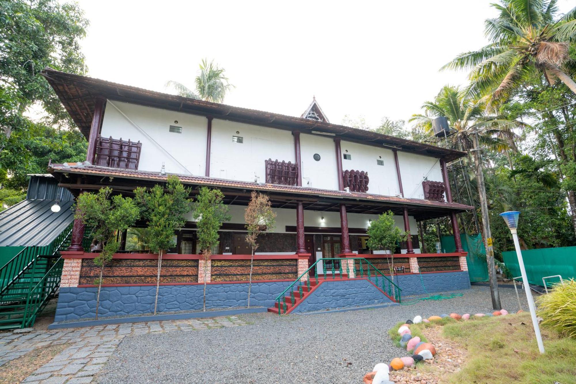 戈德亚姆 Garggi Backwater Retreat酒店 外观 照片